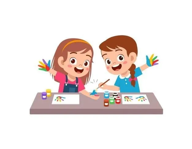 Enfants faisant de la peinture créative avec leur baby-sitter à Montpellier — Les P'tites Mains